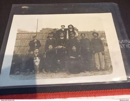 carte photo-  groupe de personnes (a localiser )