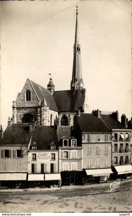 Pithiviers CPA Place du Martroi l'eglise