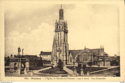 CPA Pleyben L'Eglise Le Calvaire et l'Ossuaire Vue d'ensemble