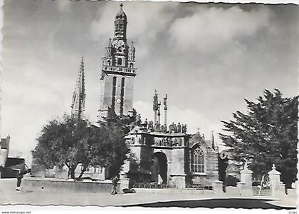 CPSM Pleyben Le Calvaire et l'Eglise