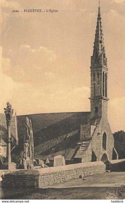 PLOZEVET : L'EGLISE