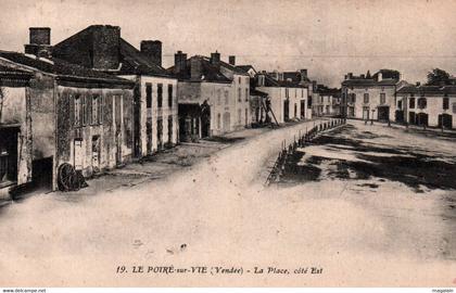 Le Poiré sur Vie : la place côté est