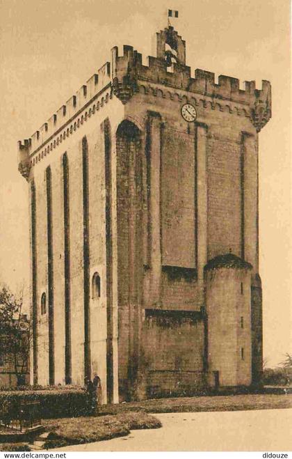 17 - Pons - Le donjon  - CPA - Voir Scans Recto-Verso