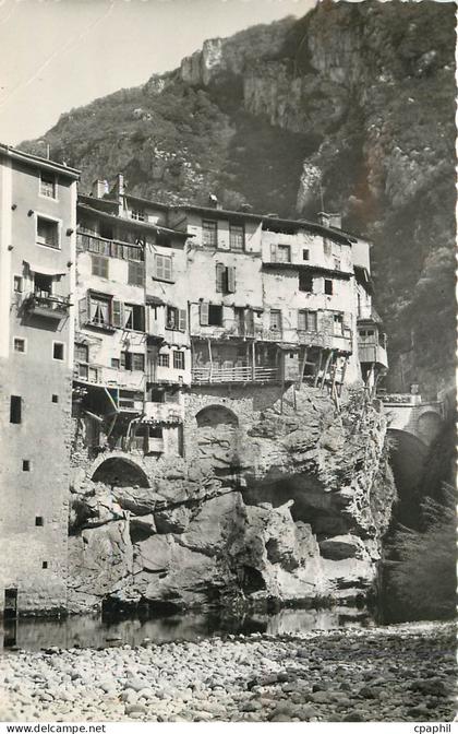 CPM Les Belles Alpes Francaises le Vercors Pont en Royans les maisons suspendues