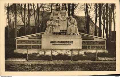 CPA Pont L'Abbe Monument Aux Bigoudens