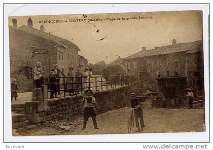 cpa RECHICOURT LE CHATEAU place de la grande fontaine ANIMATION - ed FK maison morin