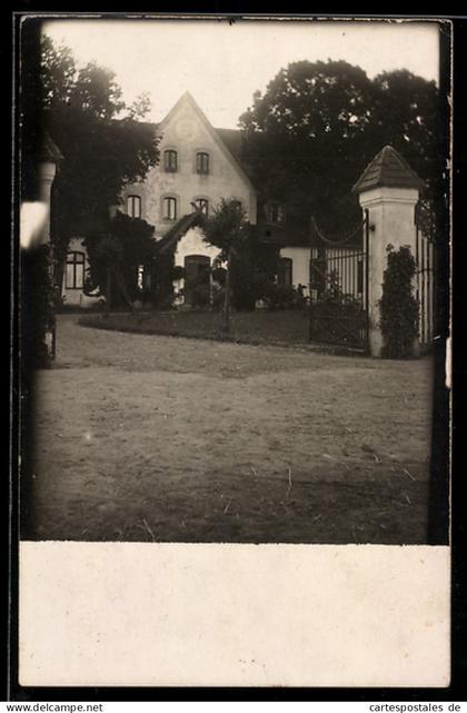 Foto-AK Golzow, Toreingang zum Herrenhaus
