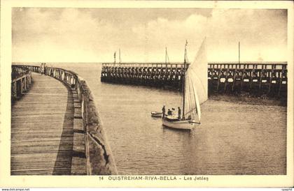 CPA Ouistreham Riva Bella Les Jetees