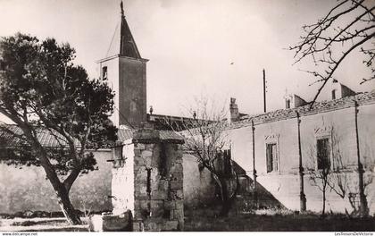 [-5%] FRANCE - Rochefort du Gard - ND Rochefort du Gard - Cour Intérieure du Monastère - Carte Postale Ancienne