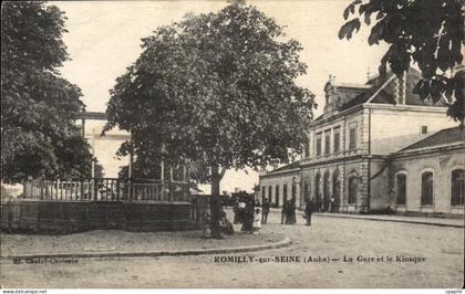 Romilly sur SEine CPA La gare et le kiosque