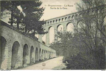 Carte Postale Ancienne - 13 - Roquefavour - La route sortie de la gare - CPA - Oblitération de 1910 - Etat froissures -