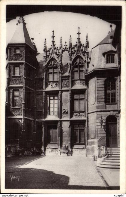 CPM Rouen Hotel du Bourgtheroulde