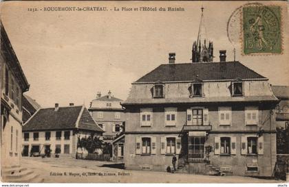 CPA ROUGEMONT - Le Chateau - La Place et l'Hotel du Raisin (142511)