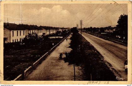 CPA ROUSSILLON - Route Nationale (434837)