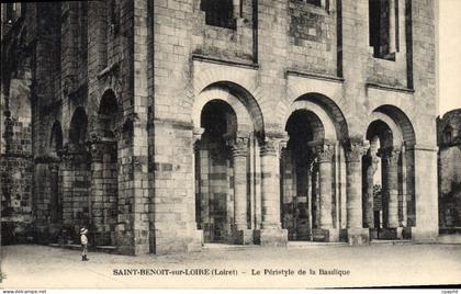 CPA Saint Benoit sur Loire Loiret Le Peristyle de la Basilique