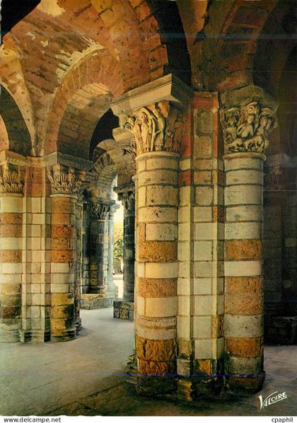 CPM Saint Benoit sur Loire Loiret La basilique Colonnes et chapiteaux de la tour porche