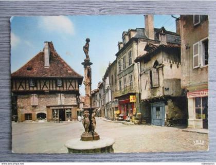 Cpa Saint-Céré (46) place du mercadial