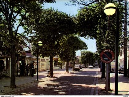 CPSM Saint Fargeau Ponthierry (Seine et Marne) Au petit Tabac Garnier Bar Tabac Journaux avenus Beau