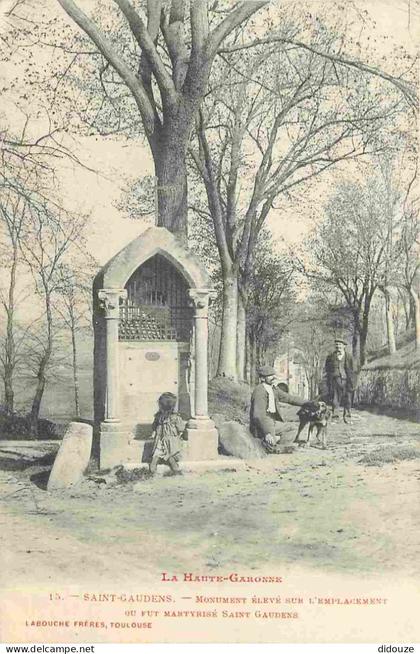 Carte Postale Ancienne - 31 - Saint Gaudens - Monument élevé sur l'Etablissement ou fut martyrisé Saint Gaudens - Animée