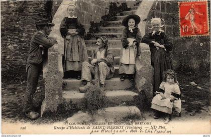 CPA Saint-Herbot - Groupe d'Habitants de Saint-Herbot - Types (1033201)