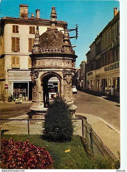 17 - Saint Jean d'Angély - Fontaine du Pilori - Automobiles - 2CV - Carte Neuve - CPM - Voir Scans Recto-Verso