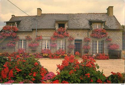 22 - SAINT JUVAT - VILLAGE FLEURI