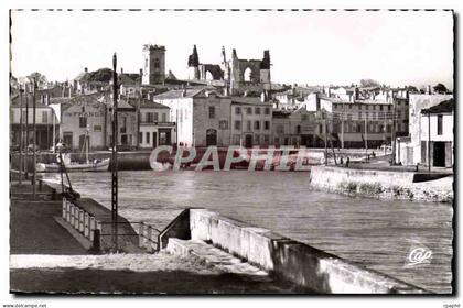 CPA Saint Martin de Re Vue sur le port et la ville