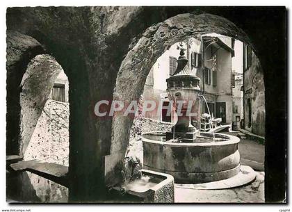 CPM Saint Paul de Vence La vieille fontaine et le lavoir
