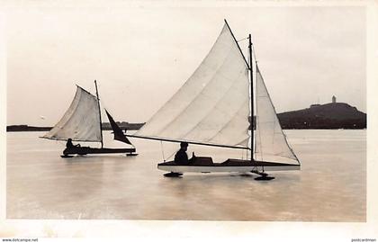 Saint-Pierre & Miquelon - Ice-boat en hiver - Carte Photo - Ed. Jean Briand