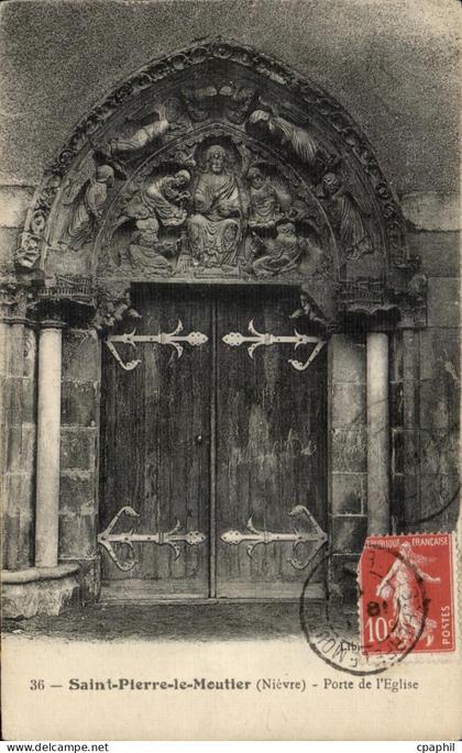 CPA Saint Pierre le Moutier Porte de I Eglise