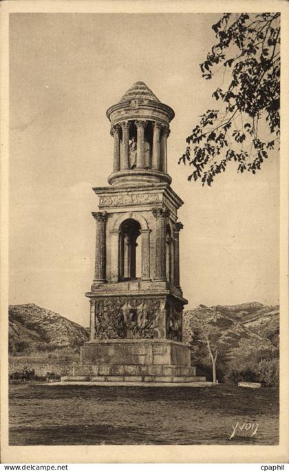 CPA Saint Remy de Provence Le mausolee Monument romain Plateau des Antiquites