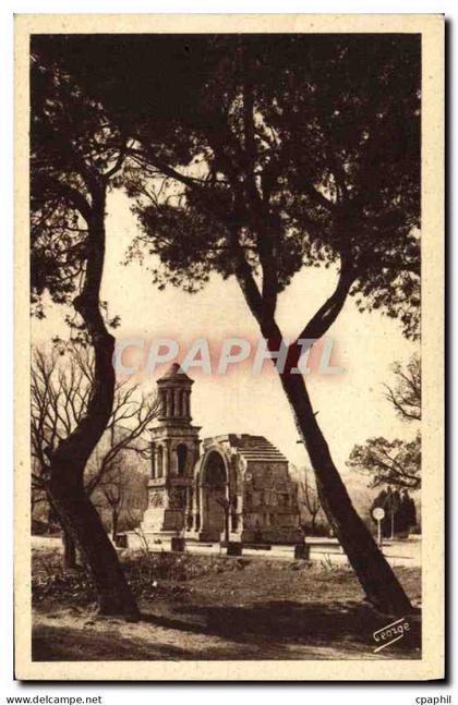 CPA Saint Remy De Provence Les antiques Monuments romains Vus a travers les pins