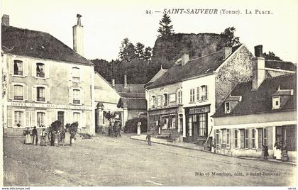 Carte Postale ANCIENNE  de  SAINT - SAUVEUR - La place