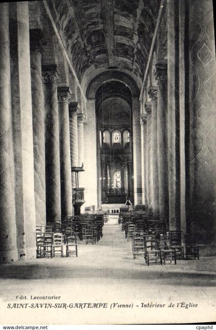 CPA Saint Savin sur Gartempe Vienne interieur de l'eglise