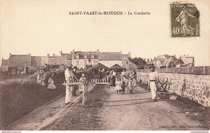 50 - MANCHE - SAINT-VAAST-LA-HOUGUE - la corderie - vieux métiers - superbe animation - 10345