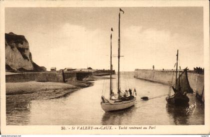 Saint Valery en Caux - Yacht rentrant au Port - CPA