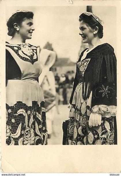 56 - Sainte Anne d'Auray - Costume breton de la région de Sainte Anne d'Auray - Animée - Folklore - CPSM grand format -