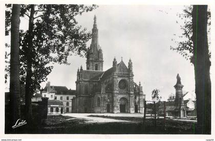 CPM Sainte Anne d'Auray Basilique et Fontaine
