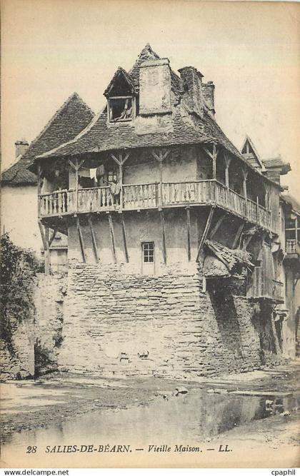 CPA Salies de Bearn Vieille Maison