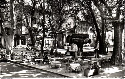 Salon de Provence CPA La fontaine Moussue et la place Croussillat