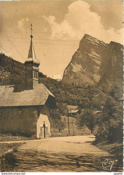 CPM Env de Samoens Eglise du Berouze et le Criou