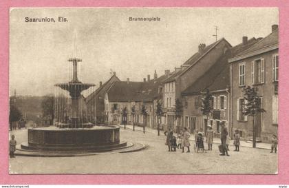 67 - SAARUNION - SARRE UNION - Brunnenplatz