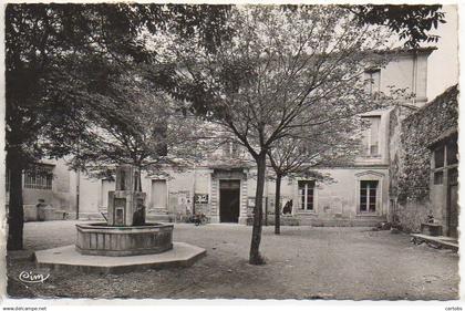 84 SARRIANS  Place de l'Hôtel de Ville