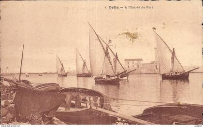 Sete - Cette - L'Entree du Port - CPA