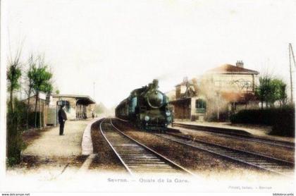 D93 - SEVRAN - VUE ANIMEE DES QUAIS DE LA GARE