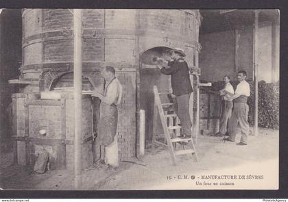 FRANCE, Postcard RPPC, Sèvres, Sèvres manufacture, An oven cooking