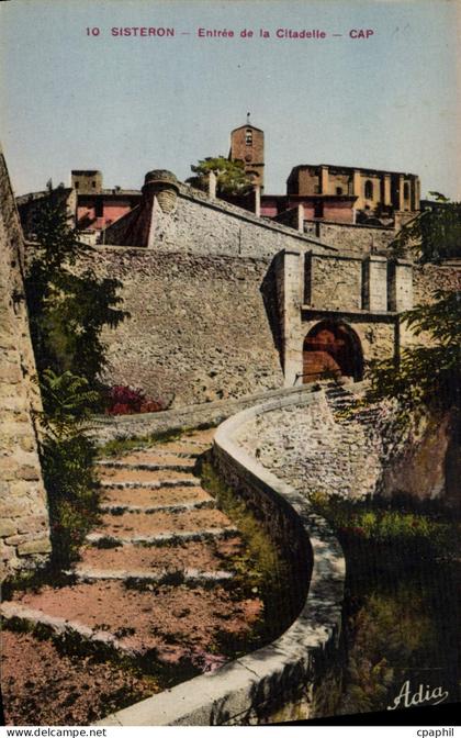 CPA Sisteron Entree de la Citadelle