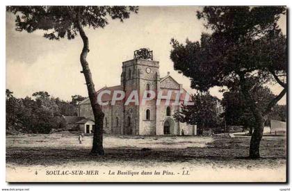 CPA Soulac sur mer la basilique dans les pins