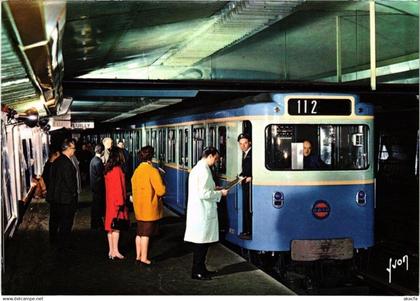 CPM PARIS - Le Métro (83974)