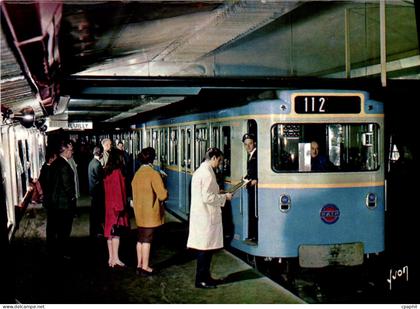 CPSM Paris Le Metro